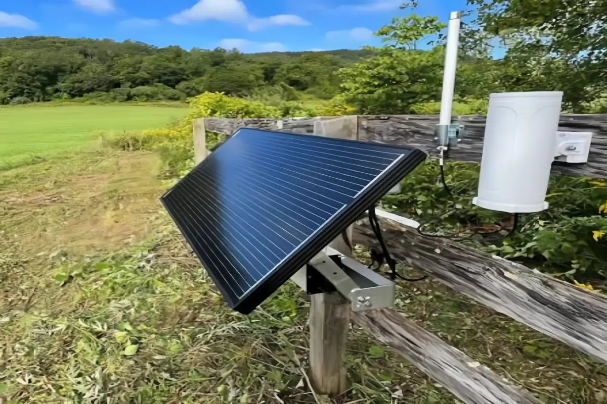 Mini Solar Panels for LED Lighting and IoT Applications Small and mini solar panels for LED lights sensors and IoT devices