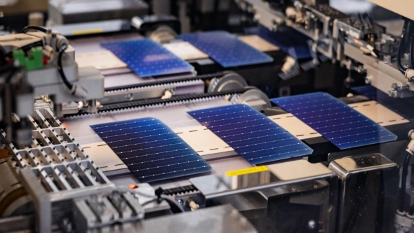 High-efficiency monocrystalline solar cells selected for Hinergy cylindrical solar panel manufacturing