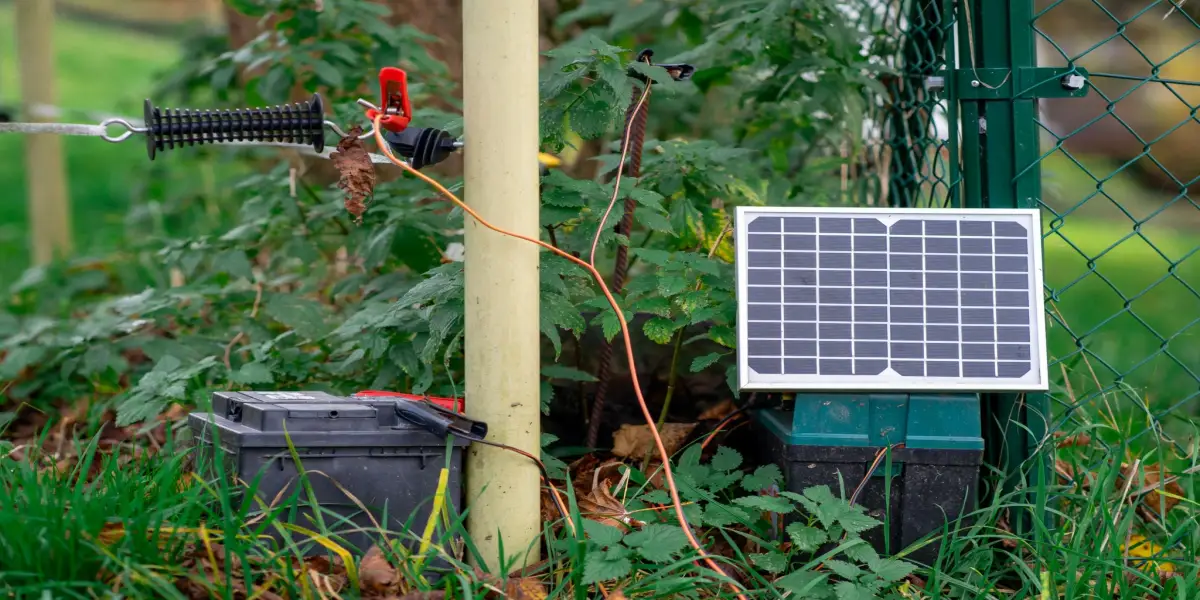 Mini solar panel with wire cable for battery charging and electronic applications 