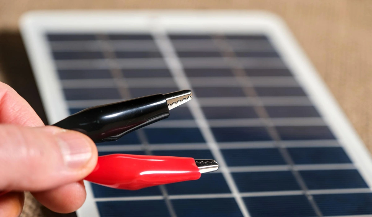 Mini Solar Battery Charger with Clips for DIY Electronics.webp