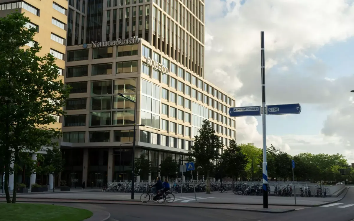Smart city solar pole with cylindrical PV module for intelligent lighting system